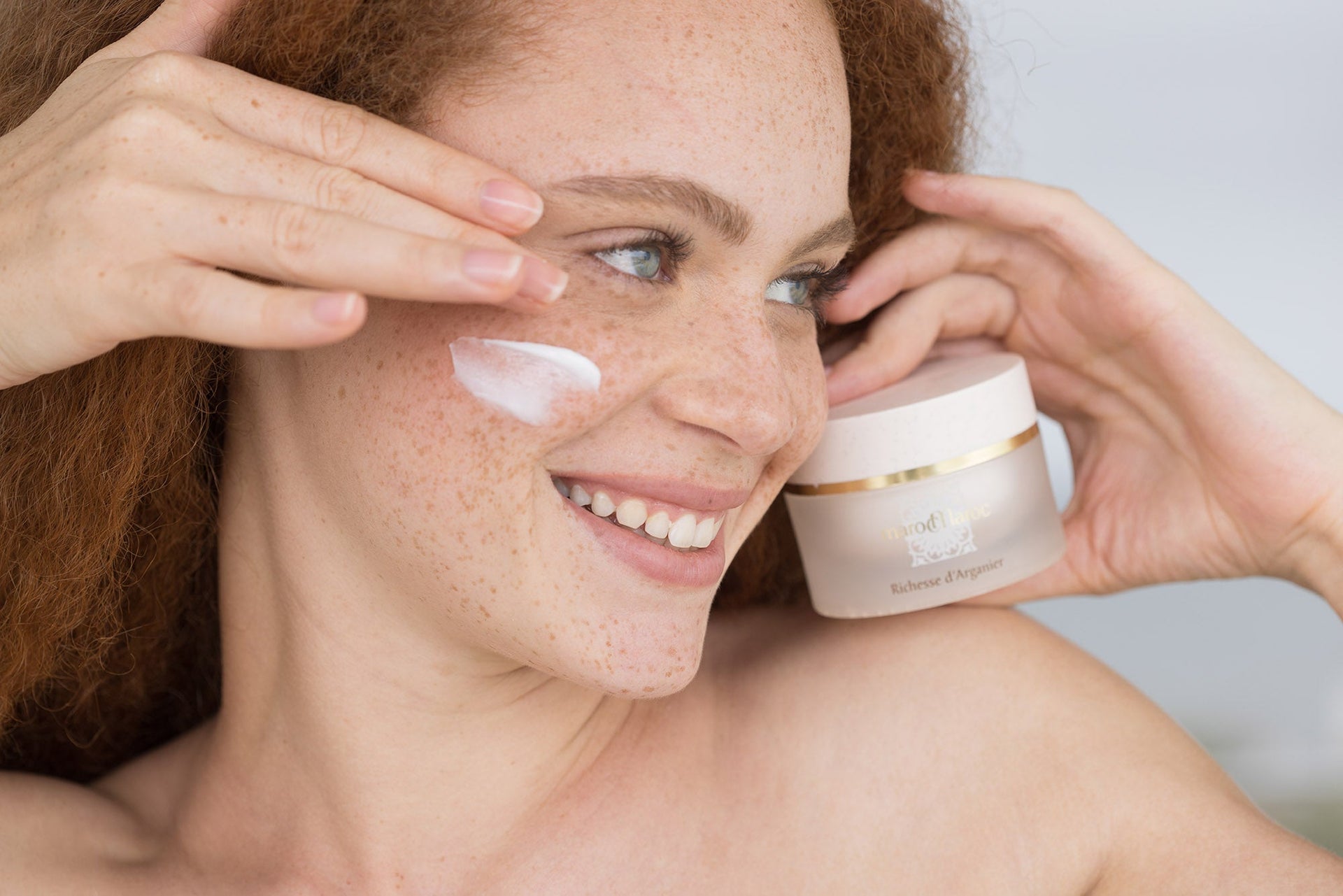 Richesse d'Arganier - Soins Visage Crème Nourrissante Application - marocMaroc